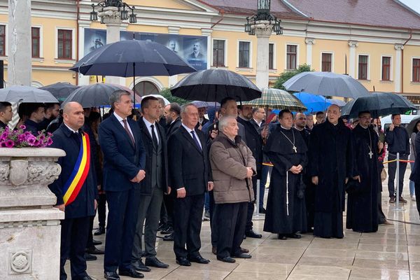 În piața Unirii a fost dezvelită statuia ecvestră a regelui Ferdinand