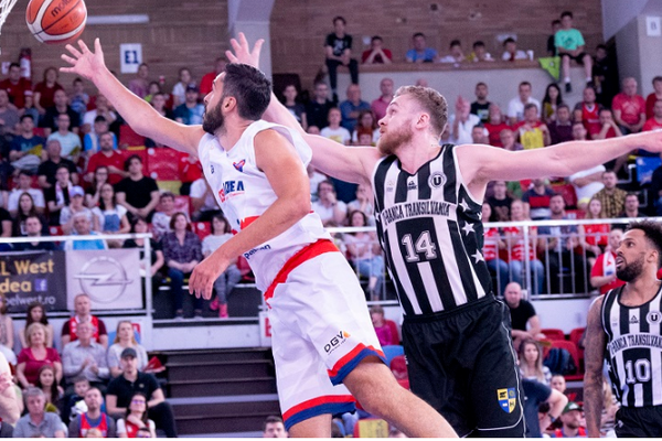 CSM Oradea preia conducerea în semifinala națională de baschet