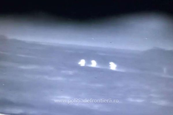 Trei cetăţeni străini, descoperiți cu autospeciala cu termoviziune la S.P.F. Borș