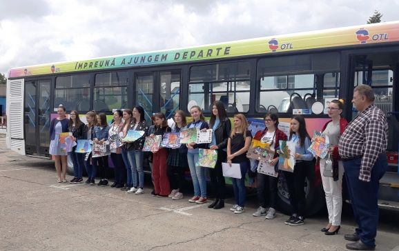 Autobuzul copiilor a fost decorat cu cele mai frumoase desene
