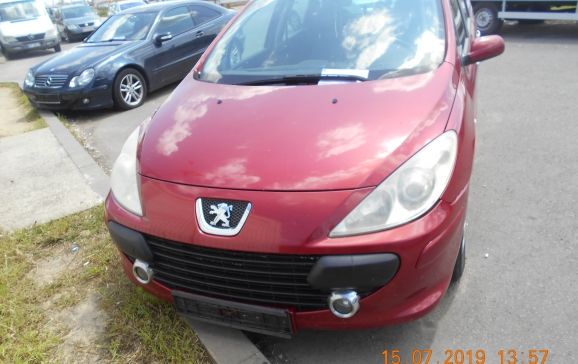 Proprietarii mașinilor abandonate, somați să le mute