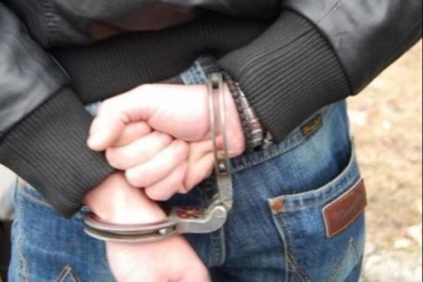 Urmărit național, condamnat pentru evaziune fiscală și trafic de migranți, depistat și încarcerat de polițiștii din Avram Iancu.