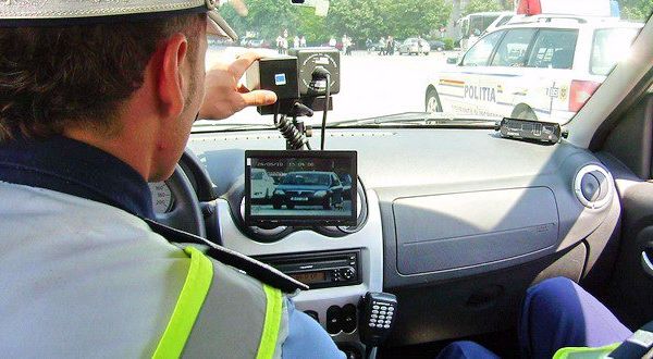 258 de participanți la trafic care nu au respectat legislația rutieră, sancționați de polițiștii rutieri în acțiune, în ultimele 24 de ore – 196 de conducători auto au depășit limitele legale de viteză.