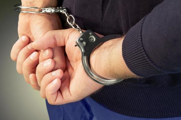 Trei bărbați bănuiți de tâlharie calificată și furt, identificați cu operativitate și reținuți de polițiștii orădeni.