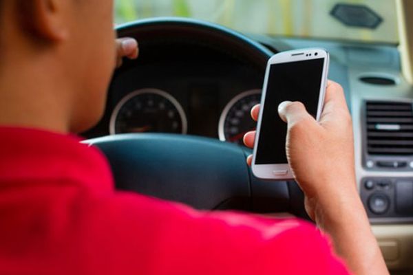 Polițiștii bihoreni avertizează în privința utilizării telefonului mobil la volan