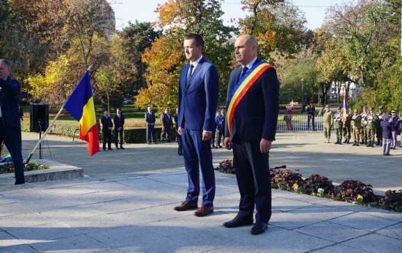 Ziua Armatei Române, sărbătorită la statuia Ostașului Român