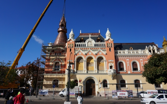 A fost montată partea superioară a turnului principal al Palatului Episcopal Greco-Catolic