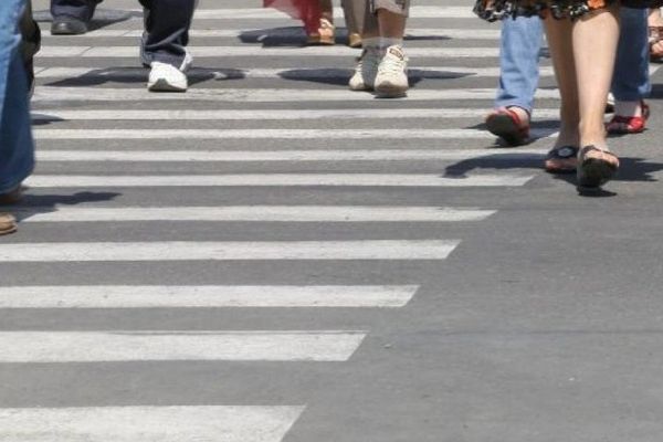 Arestat după ce a lovit un bătrân pe trecerea de pietoni și a fugit de la locul faptei