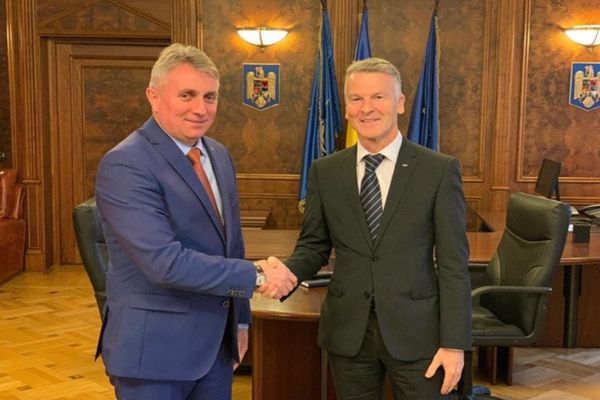 Președintele Ford România, întâlnire cu ministrul Transporturilor. Infrastructura rutieră din Sud, subiectul discuției