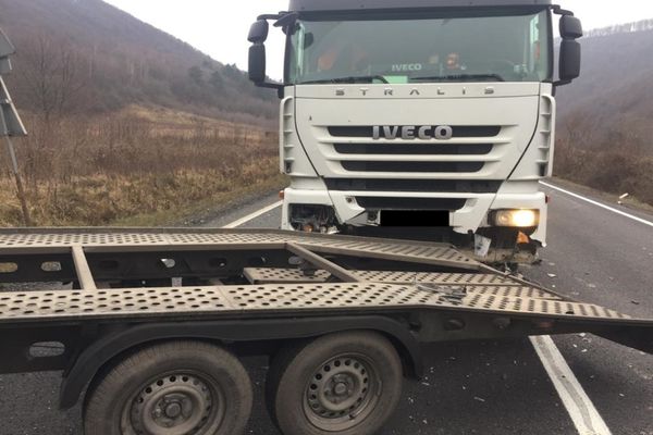 FOTO | Accident cu trei camioane şi o autoutilitară! Traficul între Cluj şi Oradea a fost blocat trei ore