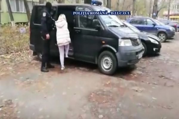 Copii exploatați sexual de proprii părinți. Percheziții de amploare în București și 6 județe, cu suport FBI
