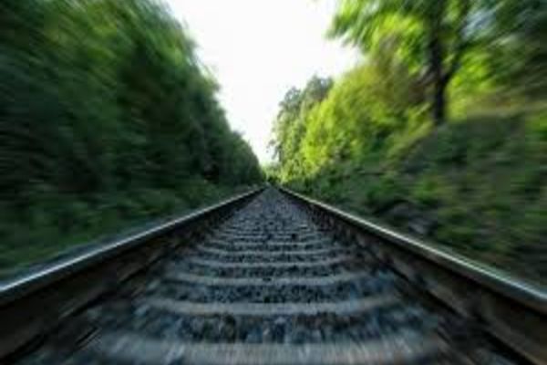 Un bărbat a murit după ce s-a aruncat în fața trenului