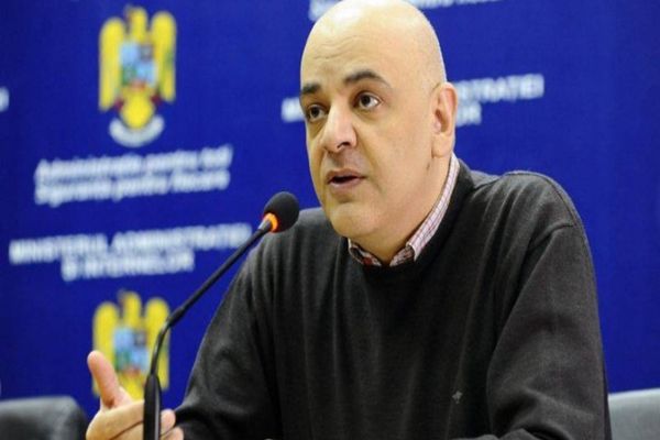 Raed Arafat: „Adunările cu mai mult de 1.000 de oameni se suspendă până pe 31 martie”