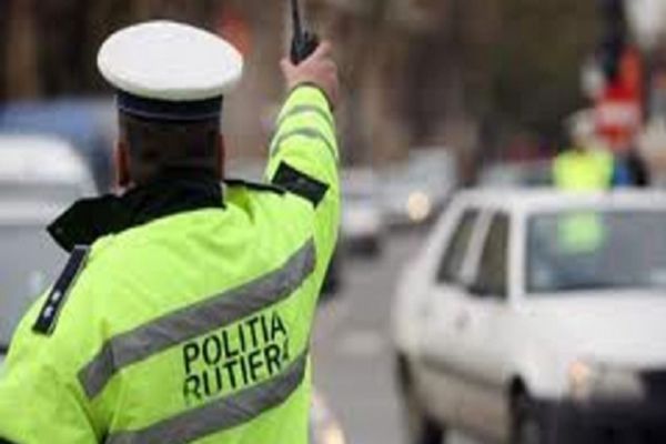 Dosar penal pentru un bărbat care a încercat să fugă de polițiști
