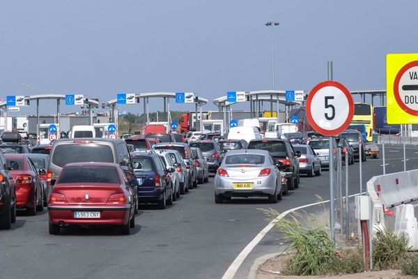 Ministrul sănătății estimează ca la zece zile după Sărbătorile Pascale să existe un vârf al pandemiei de COVID-19