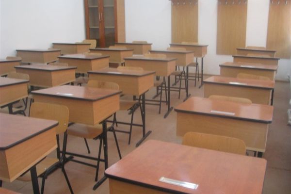 Guvernul ia în calcul redeschiderea școlilor la sfârșitul lunii mai, cel mai devreme, sau la începutul lunii iunie, cel mai târziu