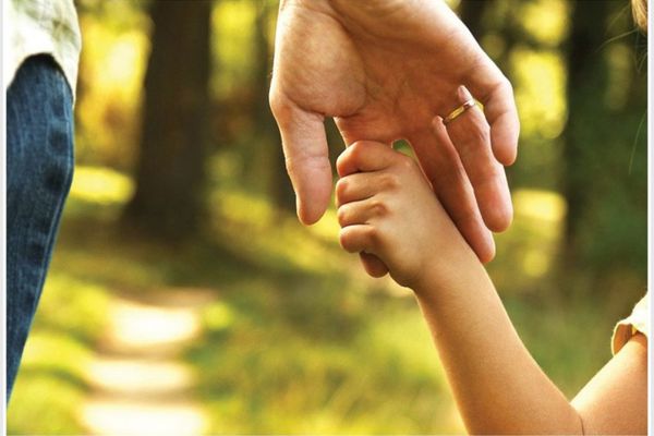 Părinții își pot lua zile libere până la terminarea anului școlar. Legea a fost promulgată