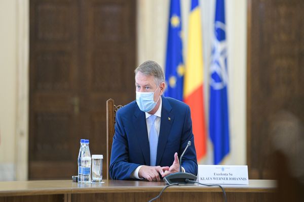 Klaus Iohannis, mesaj TRANȘANT: Virusul nu pleacă în concediu, există în comunitate! Mesajele Opoziției - menite să inducă nesiguranță