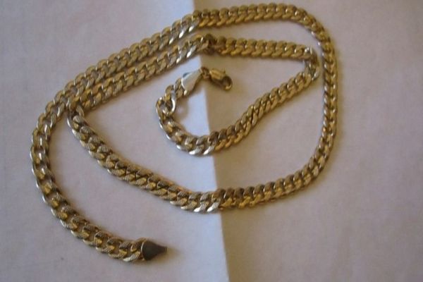 Bărbat din Aleșd, cu dosar penal pentru furtul unui lănțișor din aur