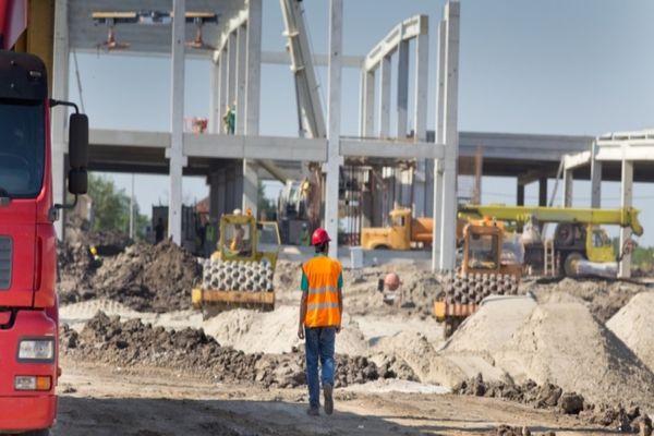 TOP 10: Cine conduce piața construcțiilor din România?