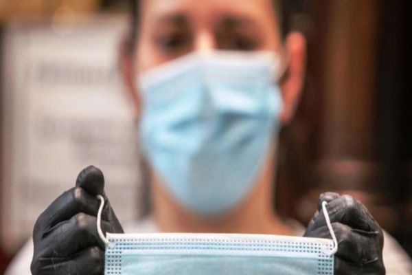 Masca de protecție devine obligatorie în Bihor