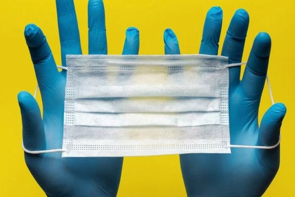 Rafila: Un profesor infectat nu poate să transmită boala dacă poartă mască şi păstrează distanţa faţă de elevi