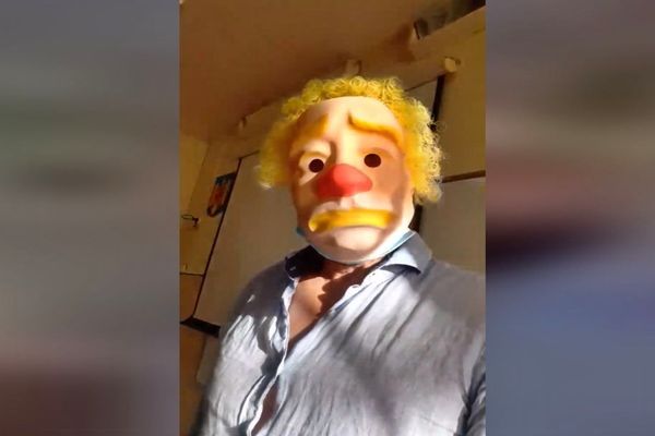 Profesor din Oradea, amendat după ce și-a instigat elevii să nu poarte mască în timpul cursurilor! Mesajul ulterior al dascălului