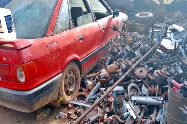 FOTO: Trei depozite de rable, amendate de Garda de Mediu Bihor! Unul ardea componente la liziera unei păduri