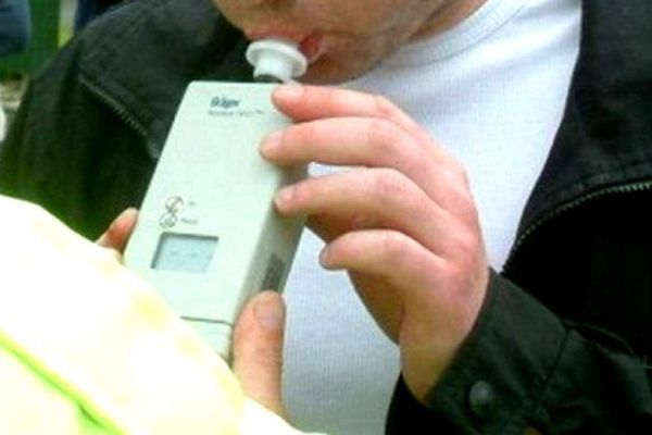 Șase bihoreni, prinși băuți la volan, în week-end