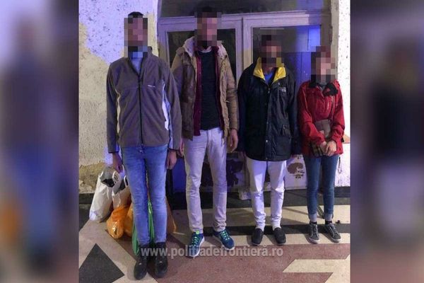 Patru cetățeni străini, opriți în Vama Borș