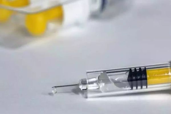Ludovic Orban: ”Primele doze de vaccin anti-COVID-19 ar putea veni în decembrie. Vaccinarea nu e obligatorie, dar e gratuită”