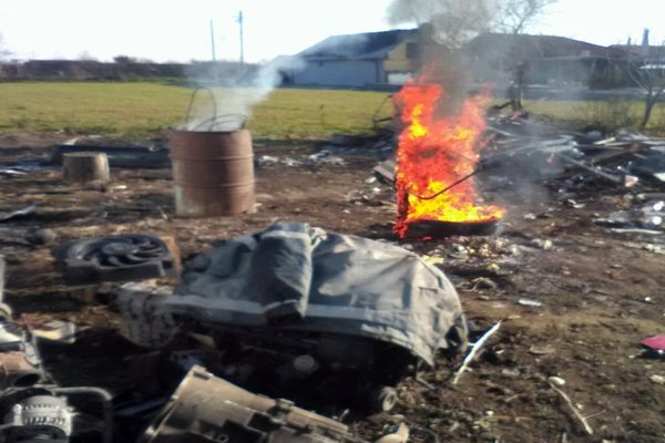 Bărbat din Nojorid, amendat de Garda de Mediu! Avea acasă un atelier clandestin de dezmembrări auto