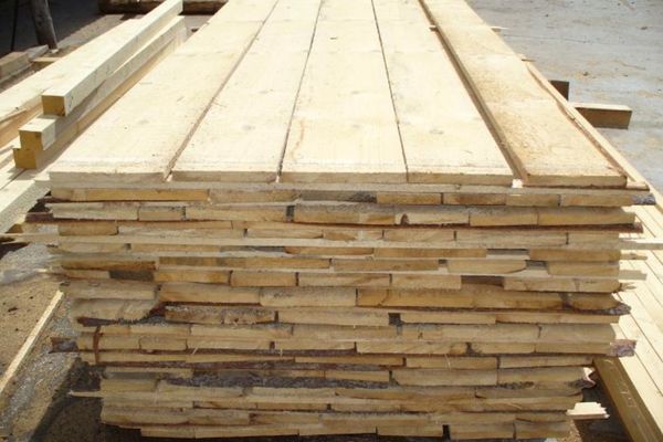 Cherestea în valoare de circa 5.800 lei, confiscată de polițiștii bihoreni