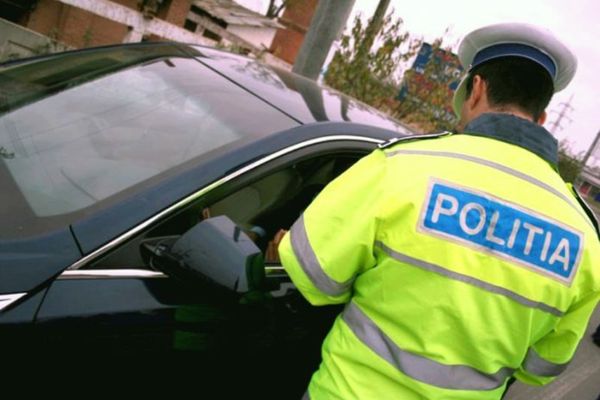 Zece șoferi au rămas fără permise de conducere, pe șoselele din Bihor! Ce sancțiuni au mai aplicat polițiștii