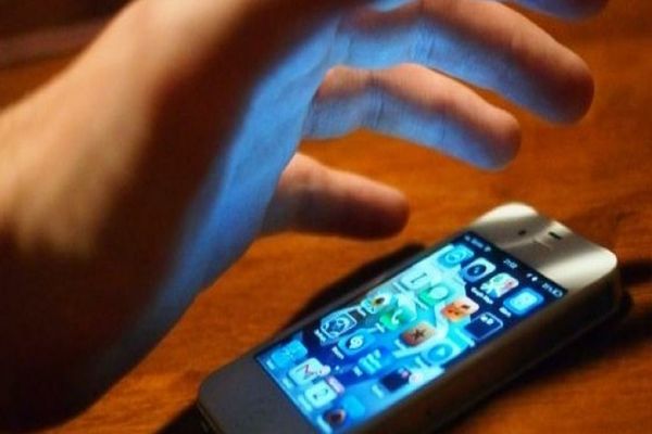 Orădeancă, cu dosar penal, pentru furtul unui telefon din sediul unei firme