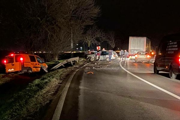 FOTO: Accident grav pe DN 79, lângă Nojorid; Cinci persoane au ajuns la spital! 