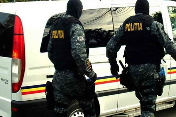 24 de percheziții în trei județe la contrabandiștii de țigări