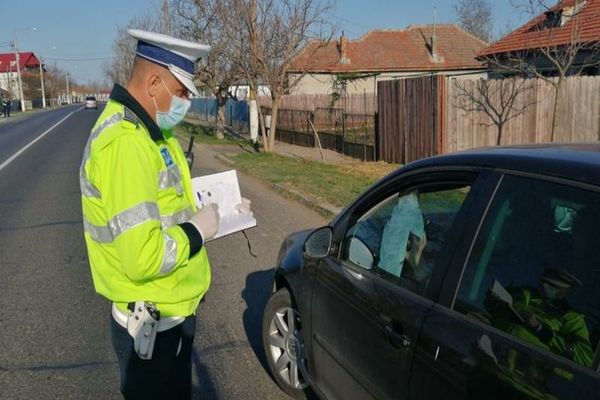 Aproape 180 de participanți la trafic, amendați de polițiștii bihoreni