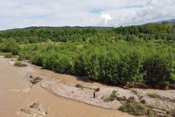 COD PORTOCALIU și COD GALBEN de inundații în mai multe bazine hidrografice 