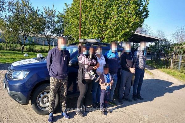 Opt cetăţeni din Siria și Irak, depistaţi în apropierea frontierei cu Ungaria