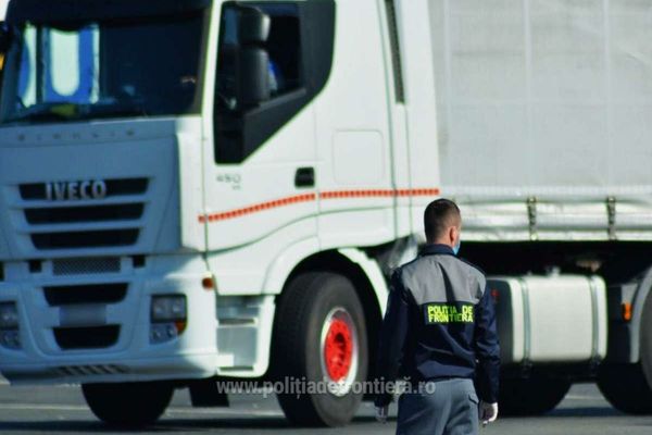 Trafic intens la graniţa cu Ungaria pentru automarfare, după restricţiile de circulaţie impuse de ţara vecină