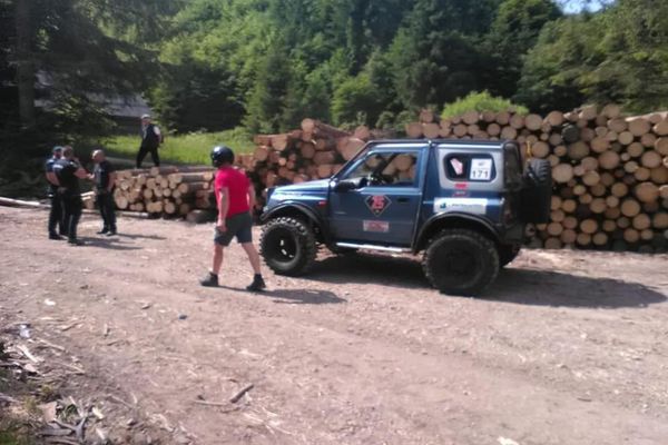 Competiţie sportivă de OFF ROAD ilegală, organizată într-o arie naturală protejată! Organizatorul, sancționat de Garda de Mediu