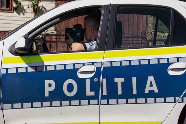 A plouat cu amenzi pe drumurile din Bihor, în prima zi din săptămână! Aproape 170 de șoferi, mai săraci cu câteva sute de lei! Unii au rămas fără permise