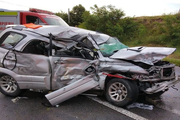 Două adolescente, rănite într-un accident pe DN , în Piatra Craiului
