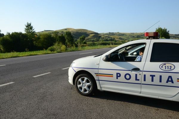 Aproape 100 de șoferi, amendați, iar 14 au fost lăsați fără permise de polițiștii bihoreni