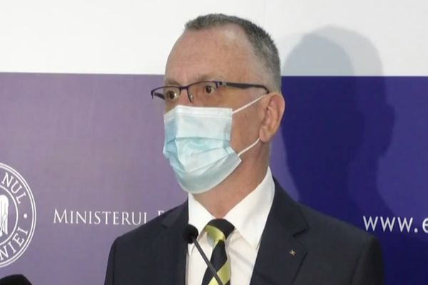 Sorin Cîmpeanu: Cursurile se reiau luni, cu prezență fizică, în școlile cu o rată de vaccinare de peste 60%