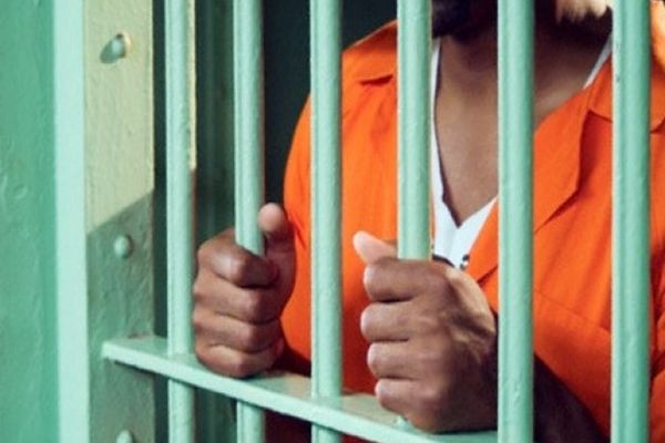 Au condus băuți și au ajuns după gratii pentru o vreme! 