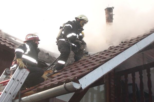 Două incendii provocate de coșuri de fum, în Oradea și Sălacea