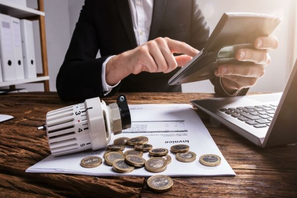 Furnizorii care nu refac toate facturile greșite, amendați cu 200.000 de lei