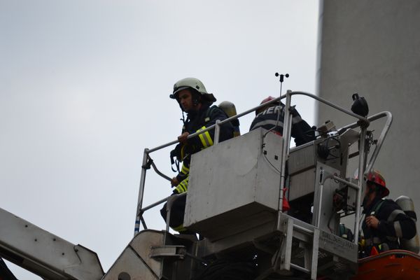 Intervenție a pompierilor orădeni la un apartament situat la etajul 5 al unui bloc! O vârstnică a fost găsită inconștientă